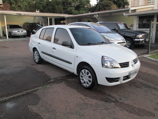 RENAULT CLIO SEDAN AUTHENTIQUE 1.6 16v