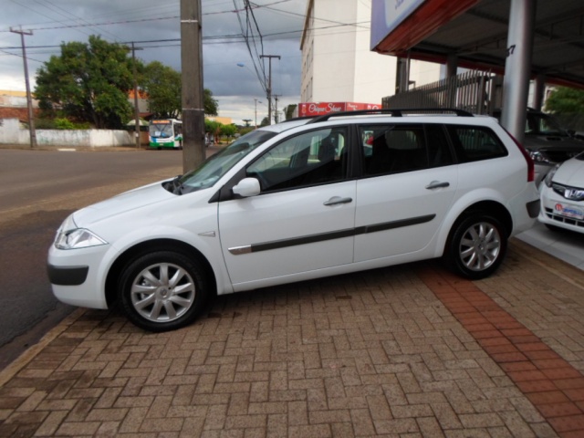 RENAULT MEGANE GRAND TOUR DYNAMIQUE 1.6 16v(Hi-Flex) 4p